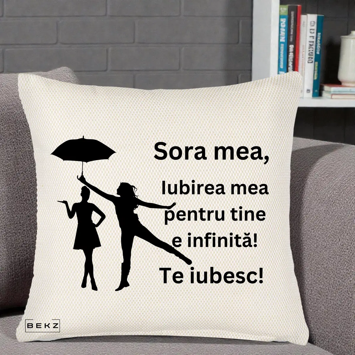 Perna Decorativa Sora Mea Te Iubesc Siluete Negre cu Umbrela, 40x40 cm, Crem Reliefat, Husa Detasabila, Perna, BEKZ®