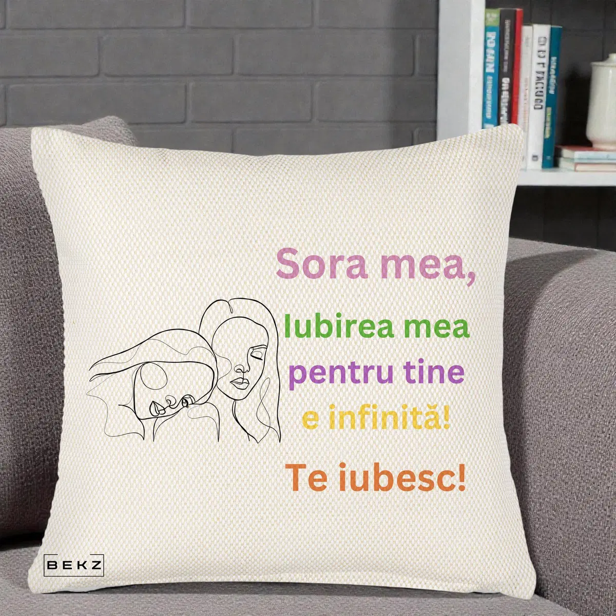 Perna Decorativa Sora Mea Te Iubesc Line Art Fete Colorate Brate Ridicate, 40x40 cm, Crem Reliefat, Husa Detasabila, Perna, BEKZ®