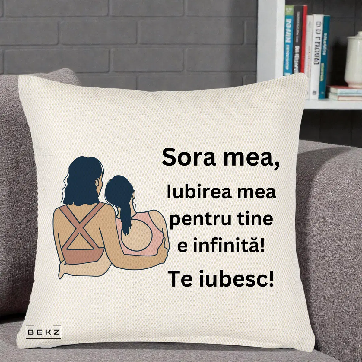 Perna Decorativa Sora Mea Te Iubesc Doua Fete Fashioniste Line Art, 40x40 cm, Crem Reliefat, Husa Detasabila, Perna, BEKZ®