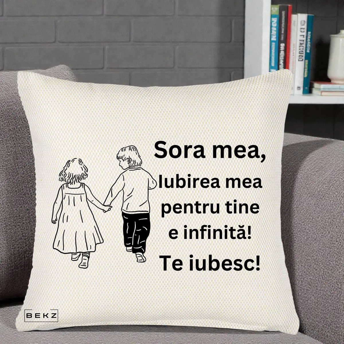 Perna Decorativa Sora Mea Te Iubesc Doua Fete Telefoane Violet Roz, 40x40 cm, Crem Reliefat, Husa Detasabila, Perna, BEKZ®