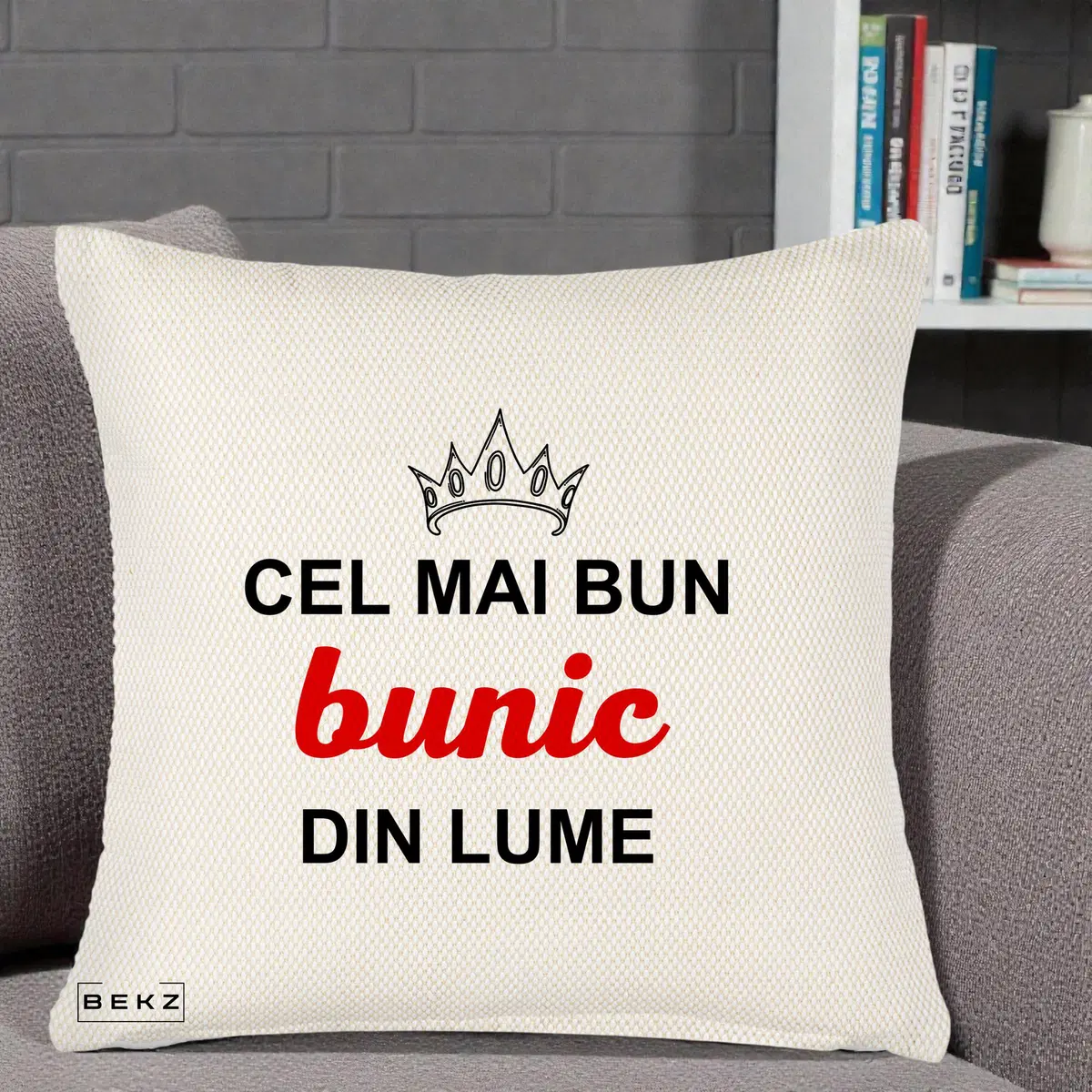 Perna Decorativa Cel Mai Bun Bunic Din Lume Coroana Rosu, 40x40 cm, Crem Reliefat, Husa Detasabila, Perna, BEKZ®