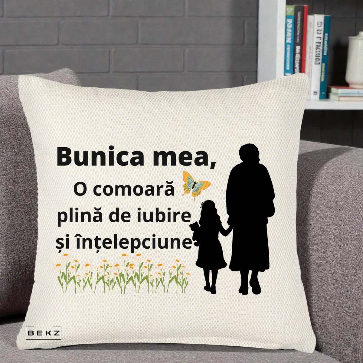Perna Decorativa Bunica Mea Comoara Iubire Intelepciune Varianta Extinsa, 40x40 cm, Crem Reliefat, Husa Detasabila, Perna, BEKZ®