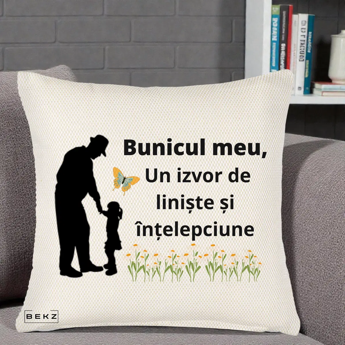 Perna Decorativa Bunicul Meu Izvor de Liniste cu Fluture si Fetita, 40x40 cm, Crem Reliefat, Husa Detasabila, Perna, BEKZ®