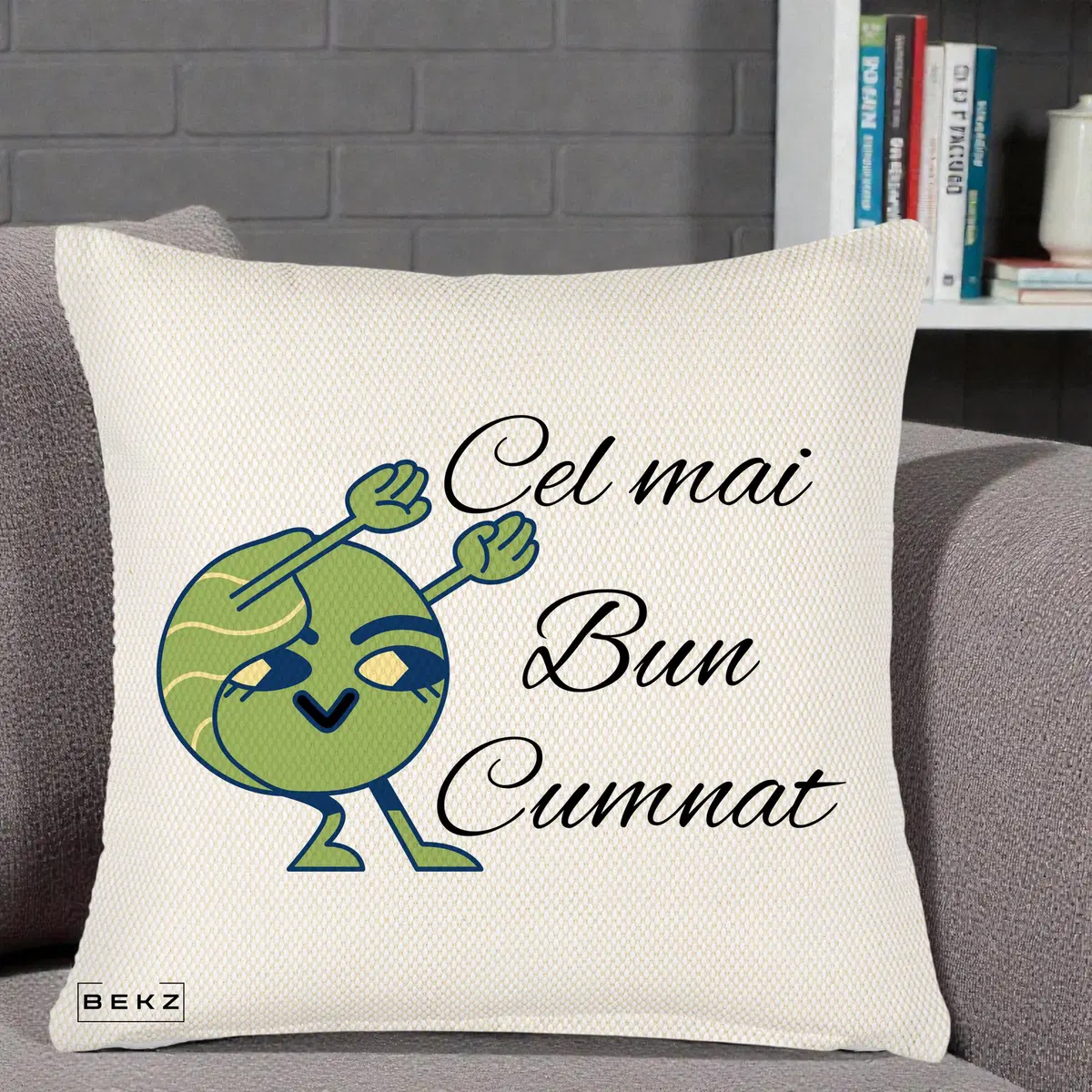 Perna Decorativa Cel mai Bun Cumnat cu Personaj Funny Verde, 40x40 cm, Crem Reliefat, Husa Detasabila, Perna, BEKZ®