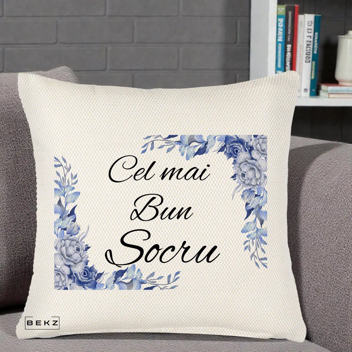 Perna Decorativa Cel mai Bun Socru cu Flori Albastre Acuarela, 40x40 cm, Crem Reliefat, Husa Detasabila, Perna, BEKZ®