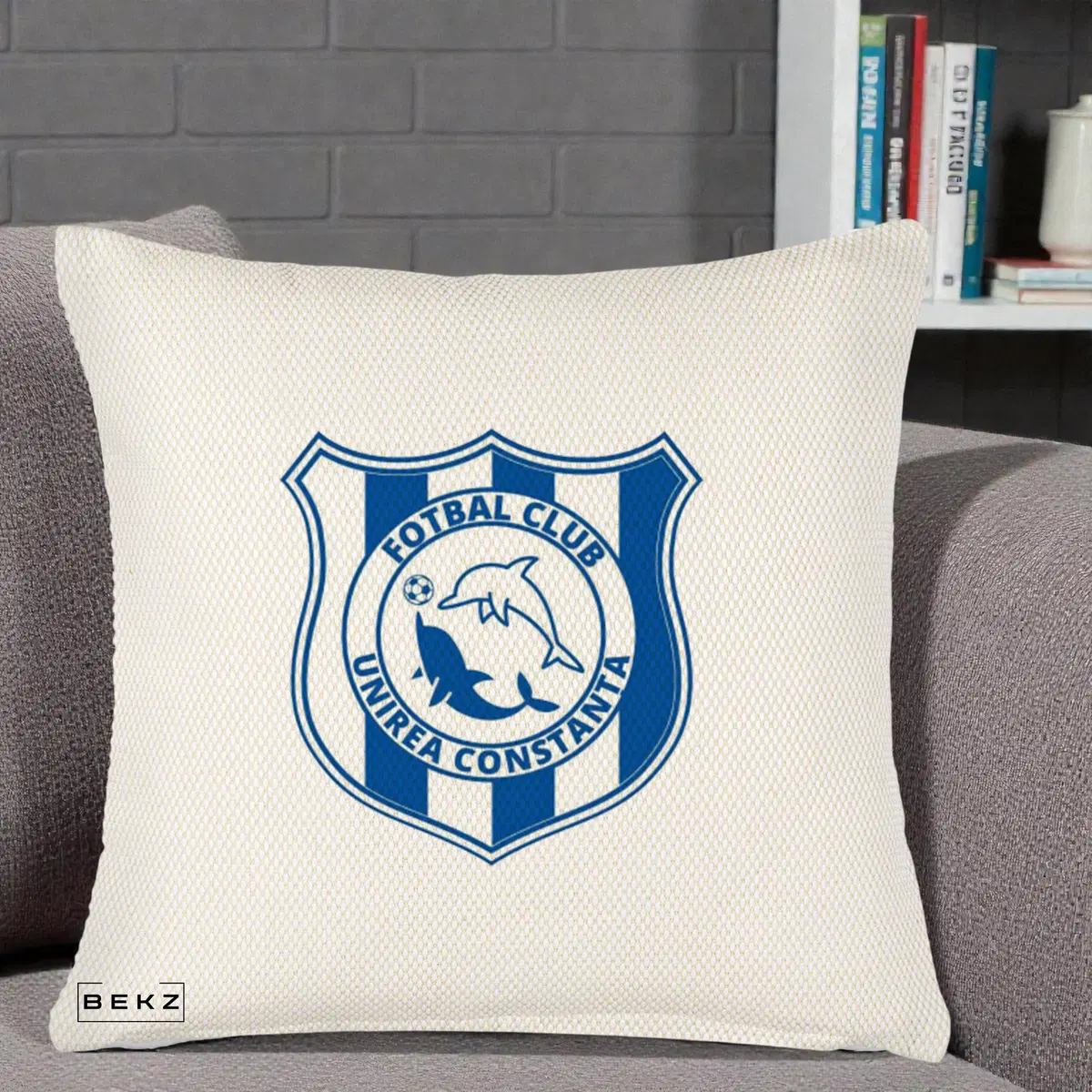 Perna Decorativa FC Unirea Constanta Fotbal, 40x40 cm, Crem Reliefat, Husa Detasabila, Perna, BEKZ®