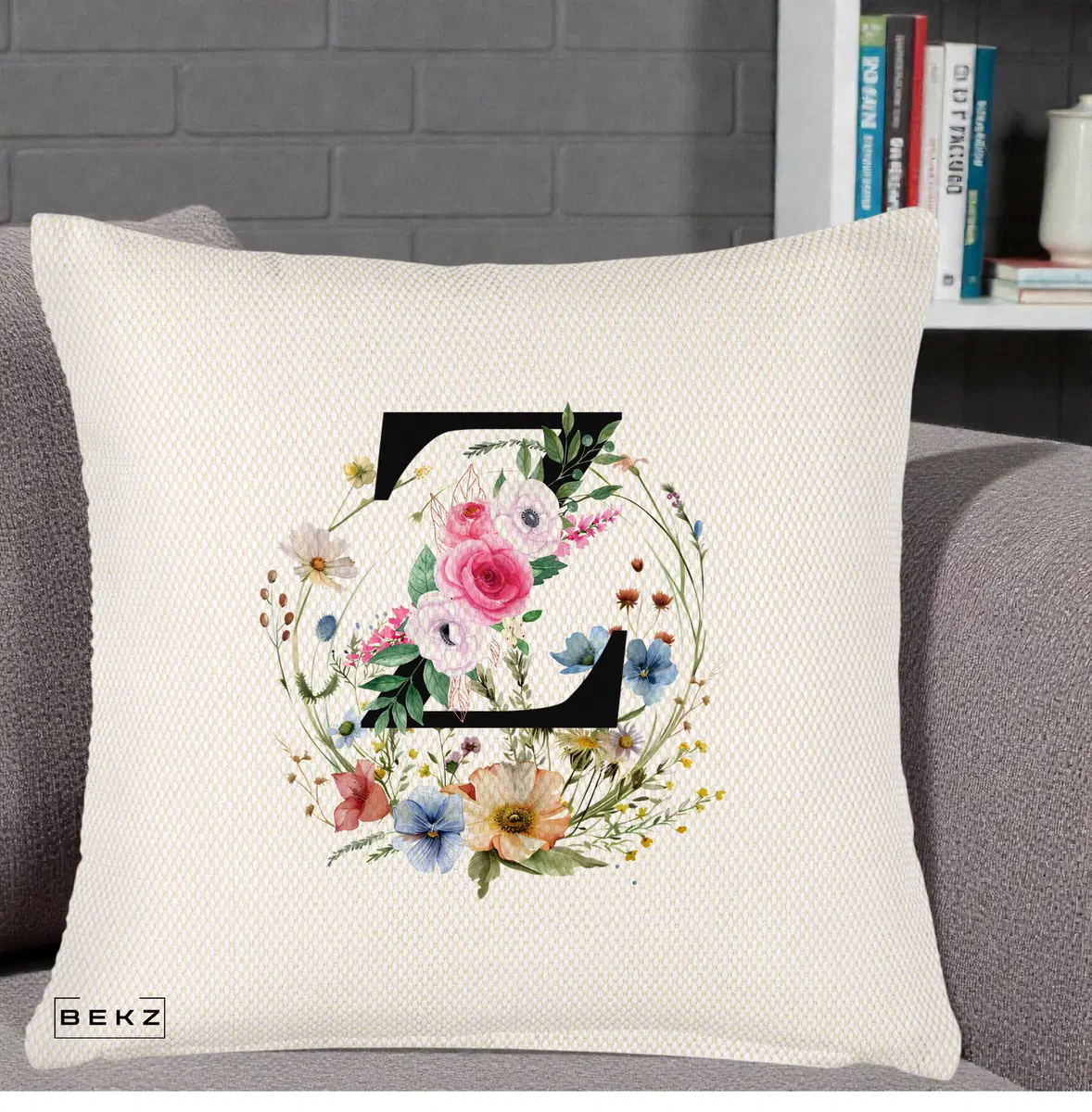 Perna Decorativa Monograma Florala Litera Z, 40x40 cm, Crem Reliefat, Husa Detasabila, Perna, BEKZ®