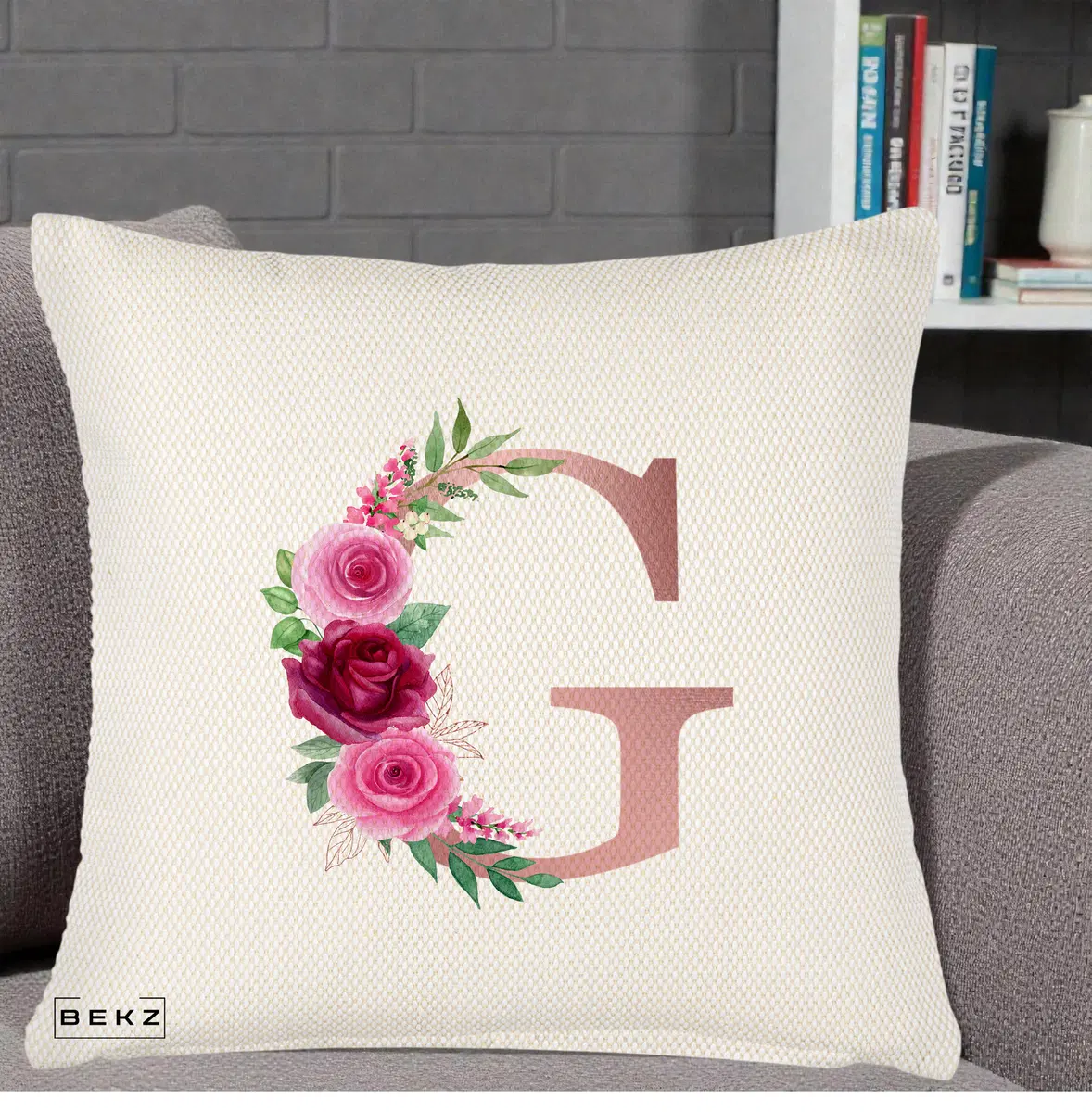 Perna Decorativa Monograma Rose Gold Litera G, 40x40 cm, Crem Reliefat, Husa Detasabila, Perna, BEKZ®