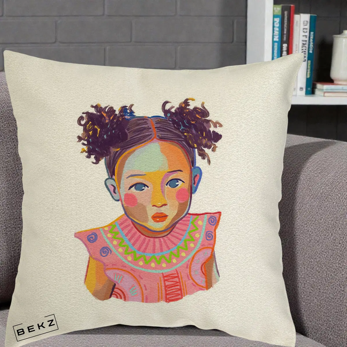 Perna Decorativa Fetita Vesela Portret Colorat, 40x40 cm, Ecru, Husa Detasabila, Perna, BEKZ®