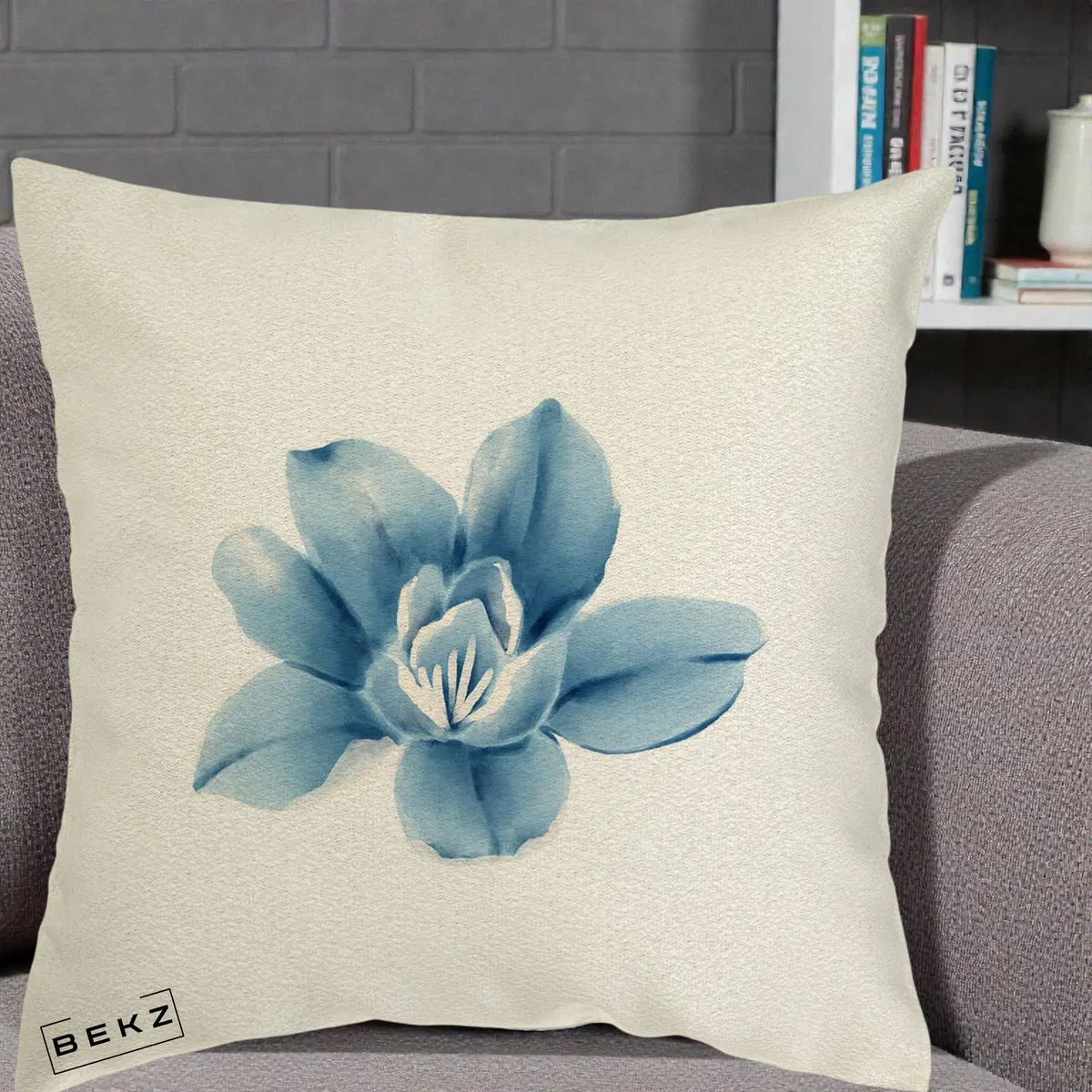 Perna Decorativa Magnolie Albastra Acuarela, 40x40 cm, Ecru, Husa Detasabila, Perna, BEKZ®