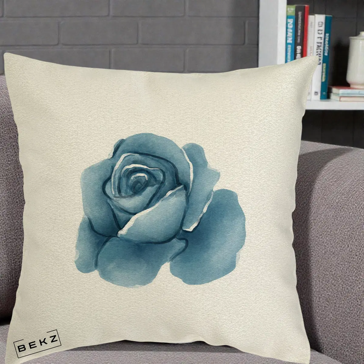 Perna Decorativa Trandafir Albastru Acuarela, 40x40 cm, Ecru, Husa Detasabila, Perna, BEKZ®
