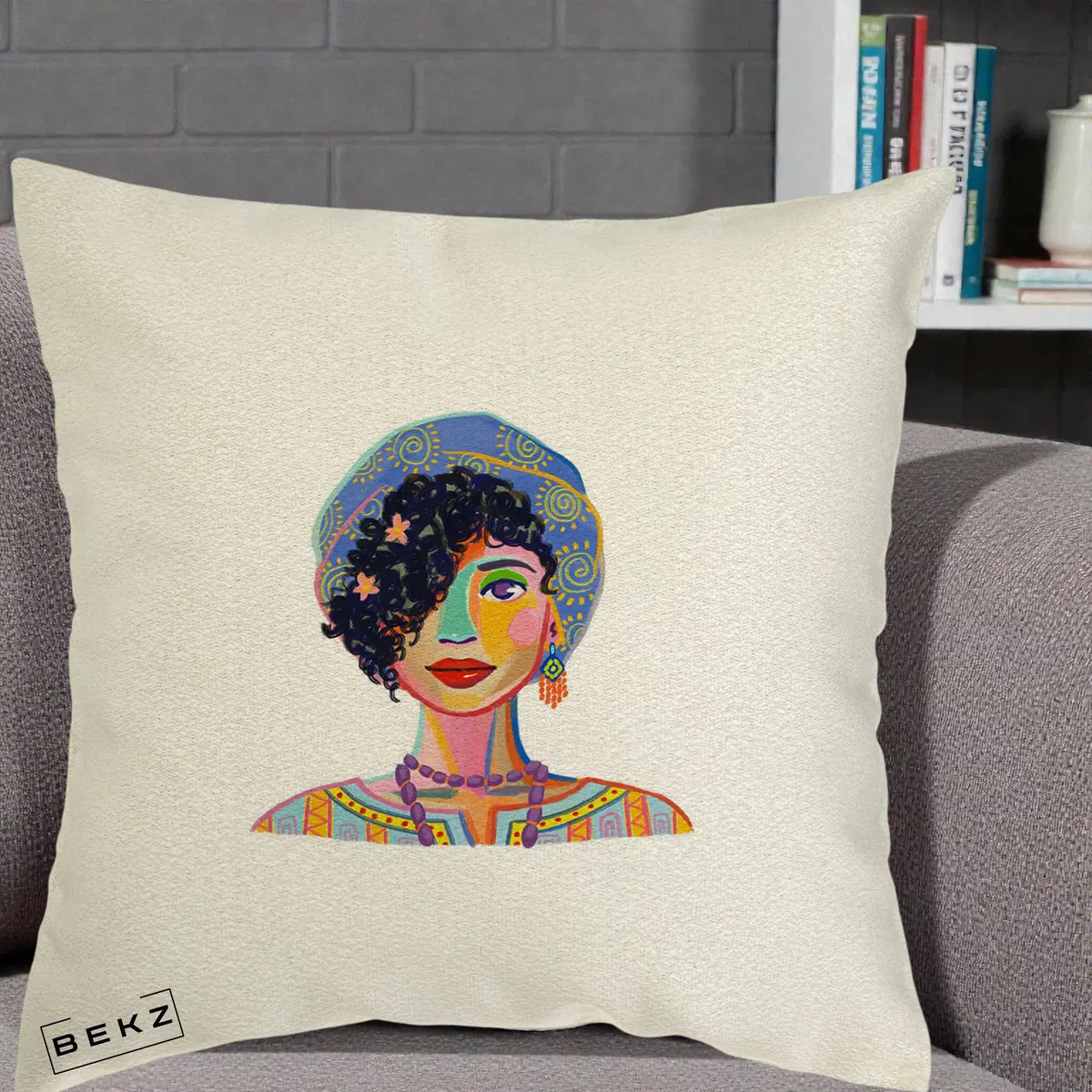 Perna Decorativa Portret Femeie Etnic Colorat, 40x40 cm, Ecru, Husa Detasabila, Perna, BEKZ®