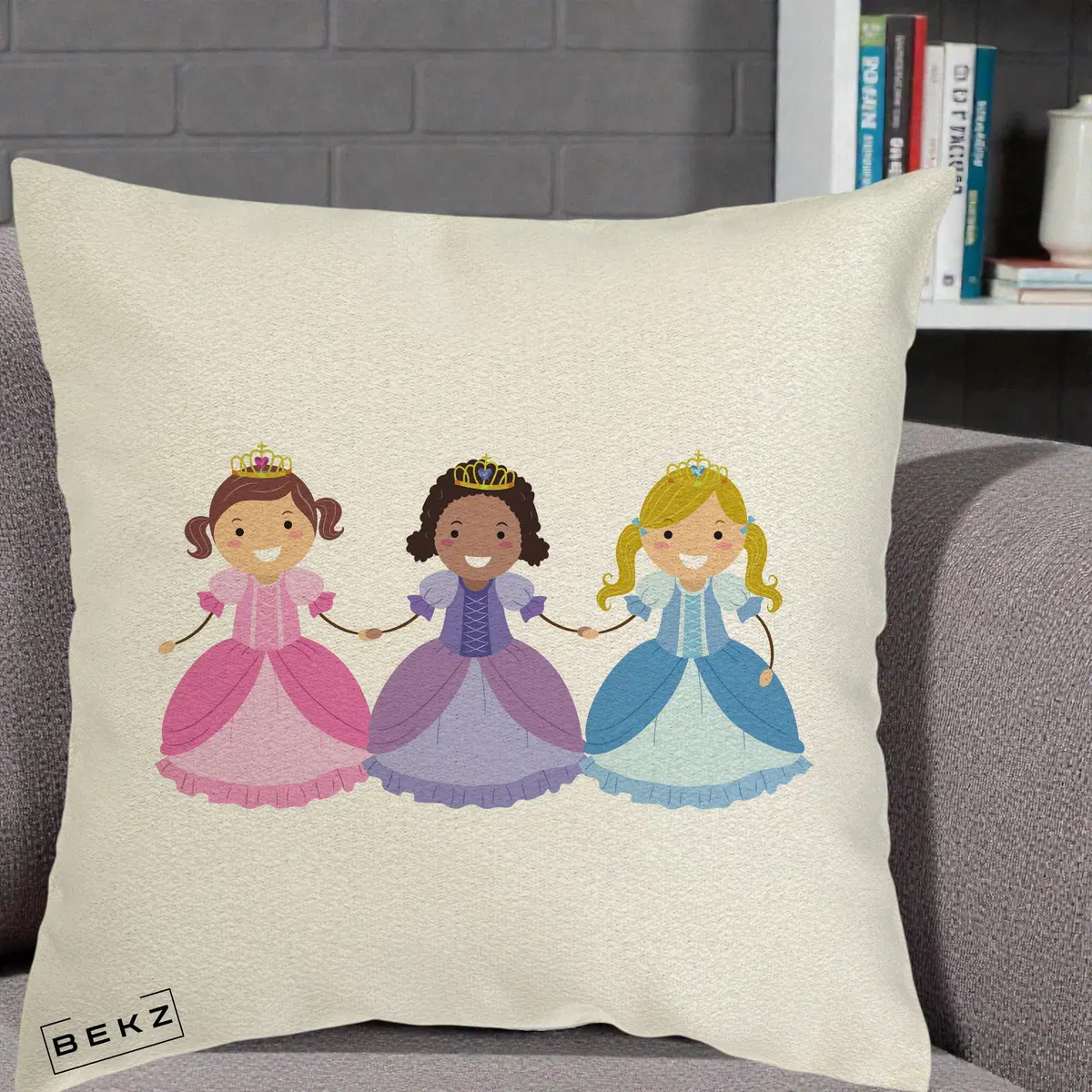 Perna Decorativa Printese Diverse Ilustratie, 40x40 cm, Ecru, Husa Detasabila, Perna, BEKZ®