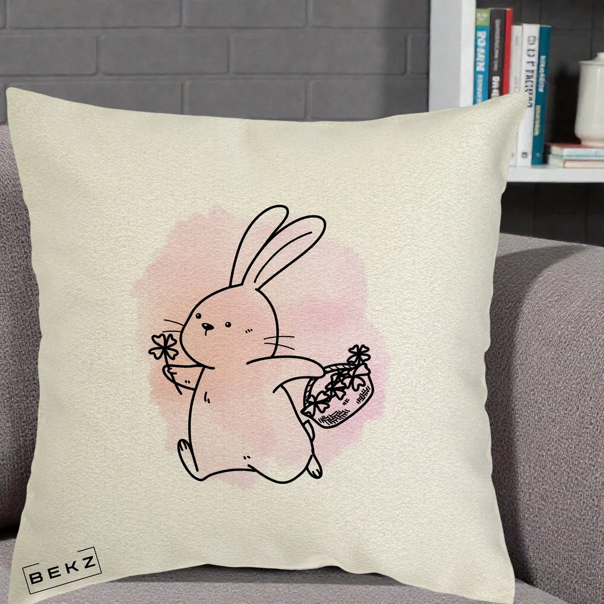 Perna Decorativa Iepuras Kawaii cu Cosulet Floral, 40x40 cm, Ecru, Husa Detasabila, Perna, BEKZ®