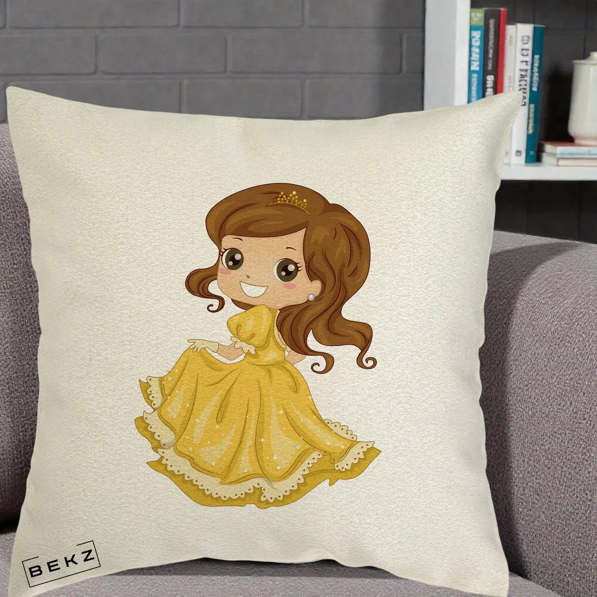 Perna Decorativa Printesa Bella Rochie Aurie, 40x40 cm, Ecru, Husa Detasabila, Perna, BEKZ®