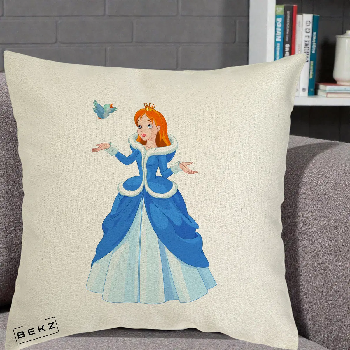 Perna Decorativa Printesa Albastra cu Pasare, 40x40 cm, Ecru, Husa Detasabila, Perna, BEKZ®