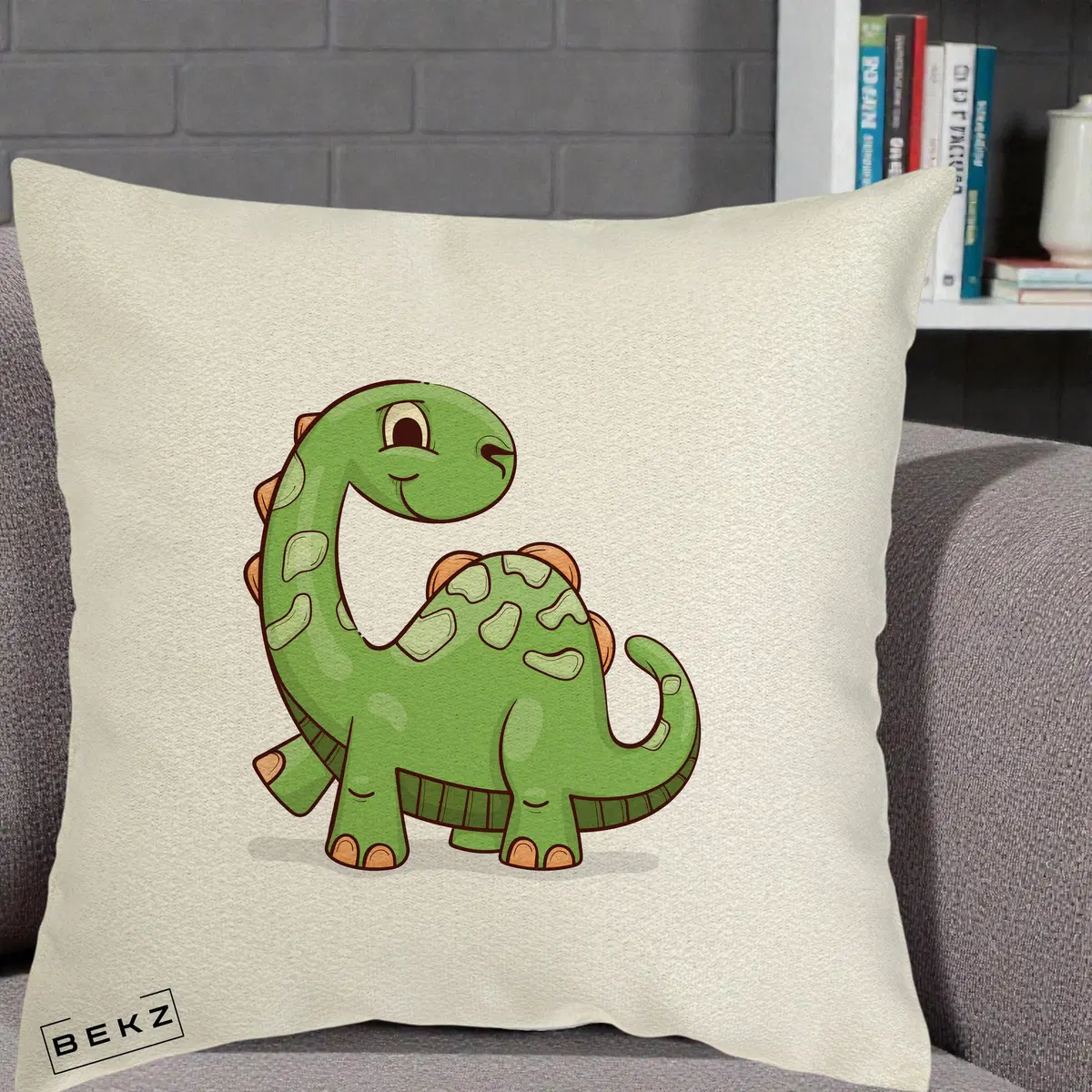 Perna Decorativa Brontosaur Verde Simpatic, 40x40 cm, Ecru, Husa Detasabila, Perna, BEKZ®