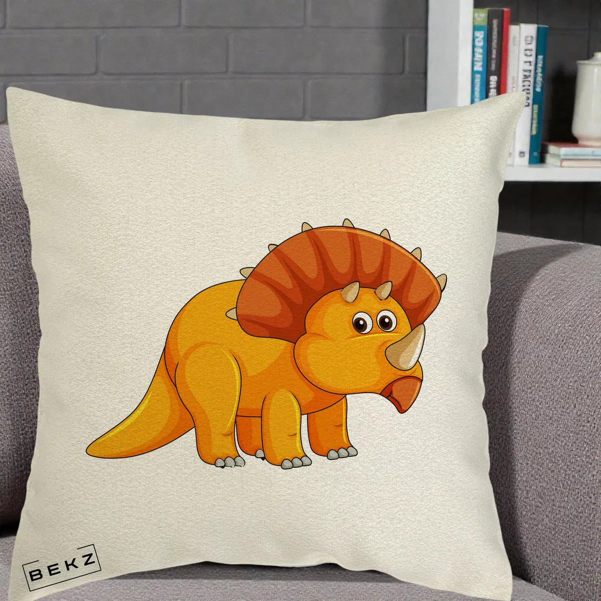 Perna Decorativa Triceratops Portocaliu, 40x40 cm, Ecru, Husa Detasabila, Perna, BEKZ®