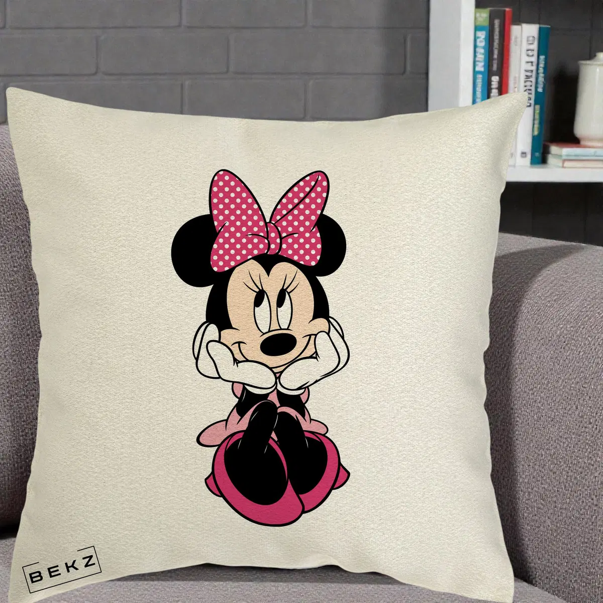 Perna Decorativa Minnie Mouse cu Fundita, 40x40 cm, Ecru, Husa Detasabila, Perna, BEKZ®