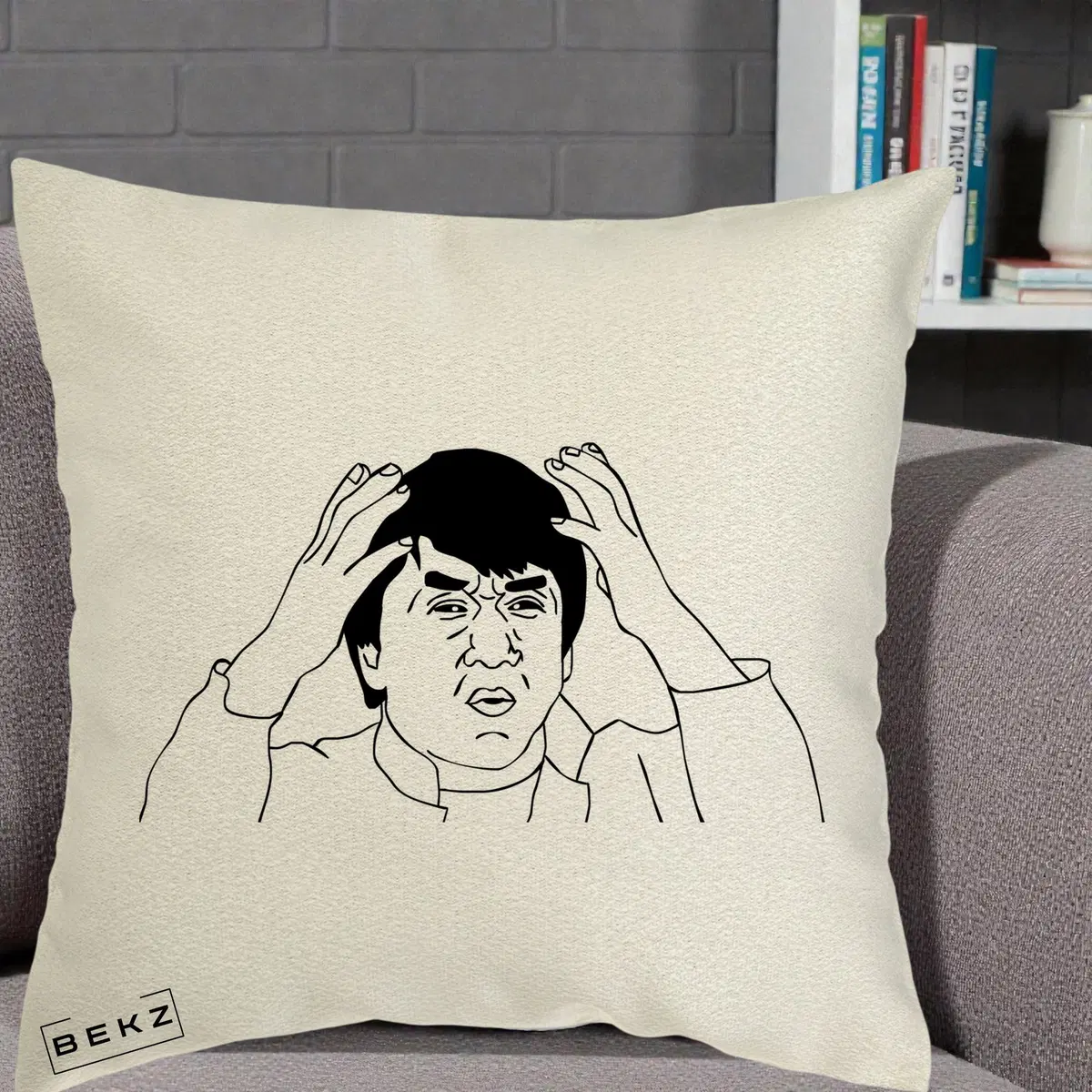 Perna Decorativa Jackie Chan WTF, 40x40 cm, Ecru, Husa Detasabila, Perna, BEKZ®