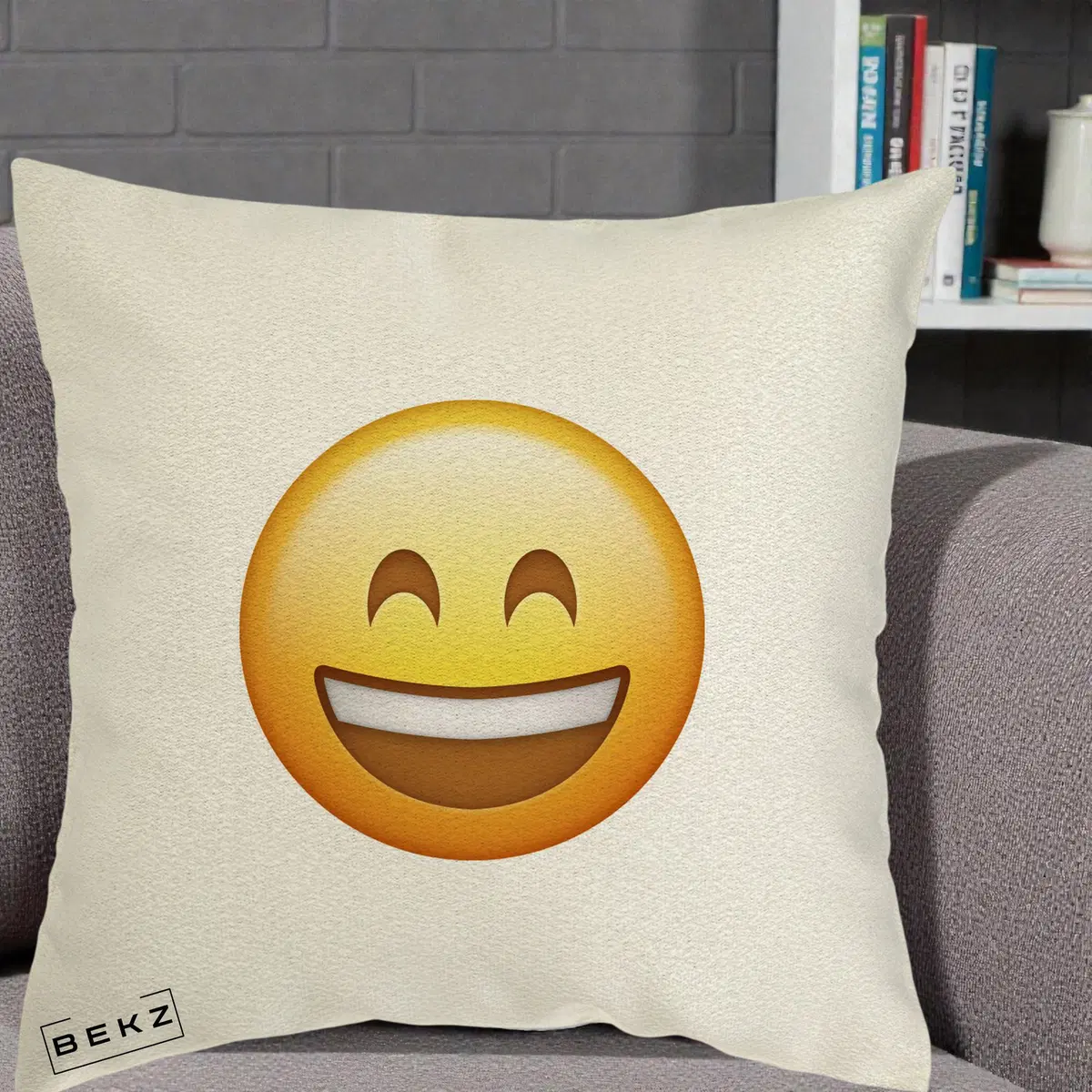 Perna Decorativa Emoji Zambet Mare, 40x40 cm, Ecru, Husa Detasabila, Perna, BEKZ®