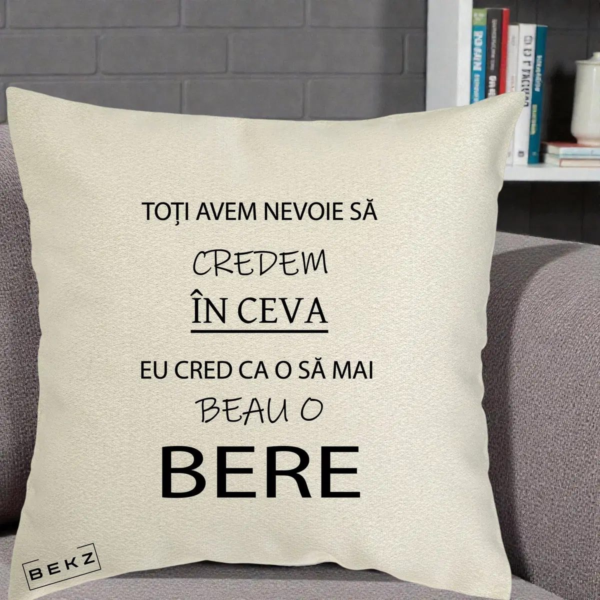 Perna Decorativa Eu Cred ca mai Beau o Bere, 40x40 cm, Ecru, Husa Detasabila, Perna, BEKZ®