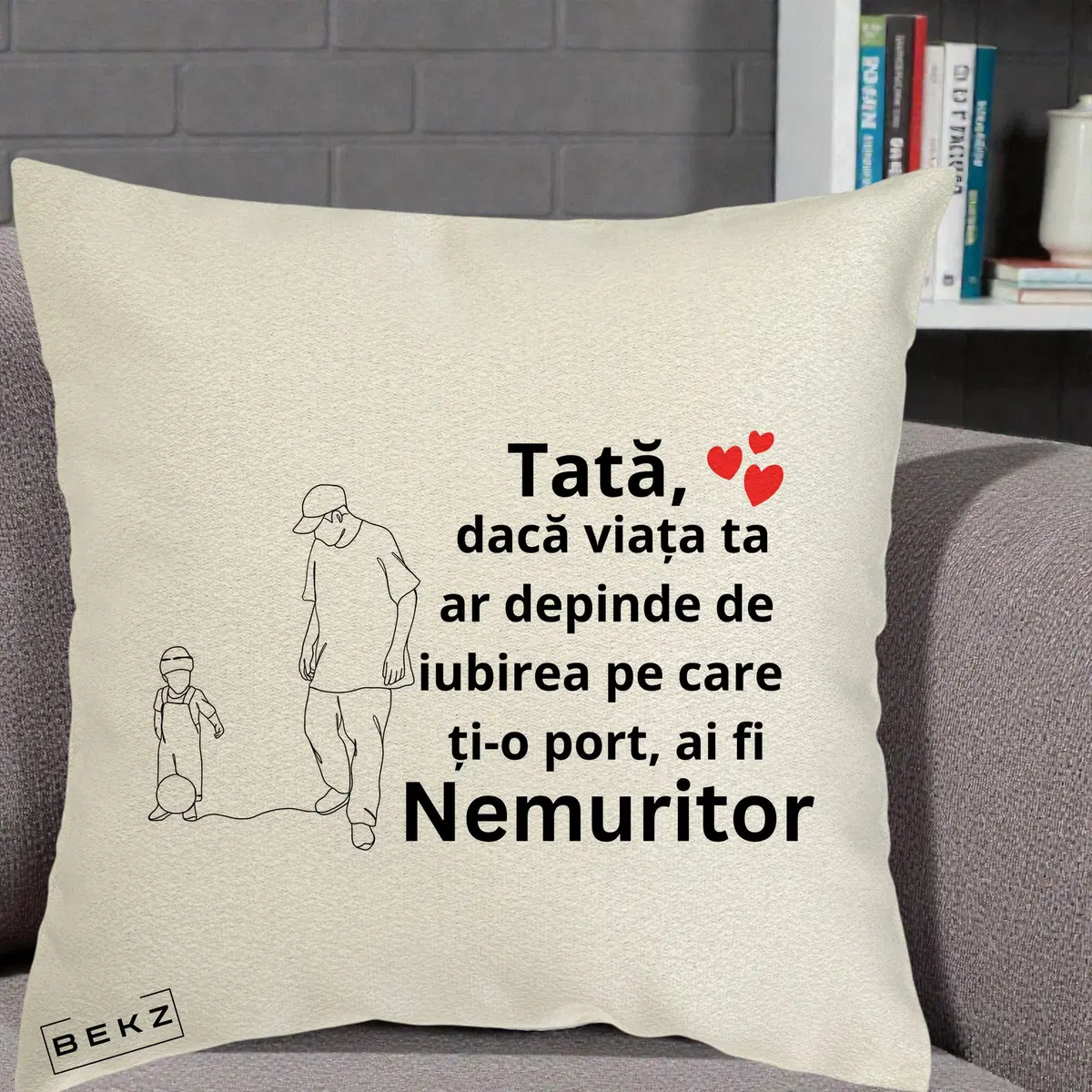 Perna Decorativa Tata Nemuritor Fetita in Brate, 40x40 cm, Ecru, Husa Detasabila, Perna, BEKZ®
