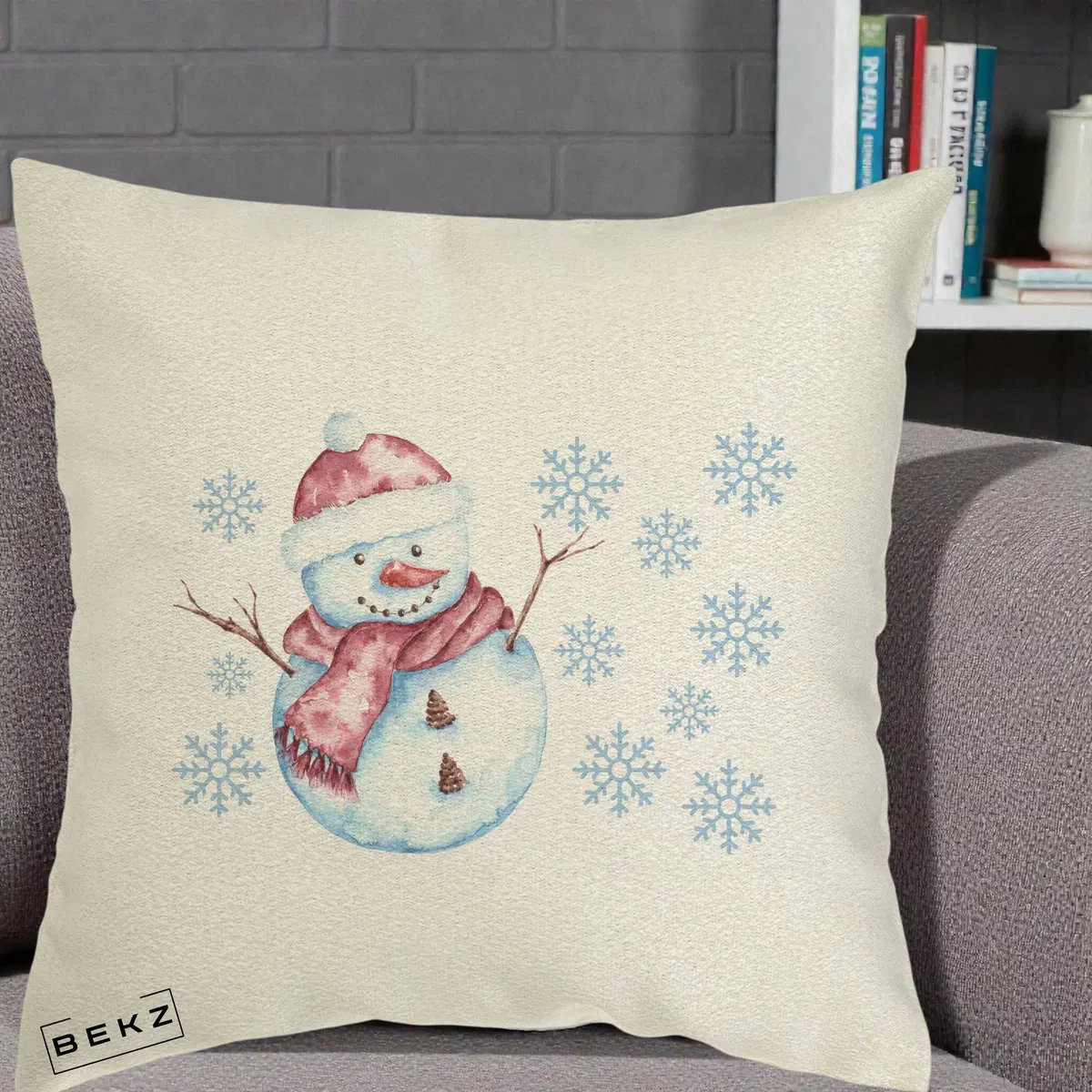 Perna Decorativa Om de Zapada Rosu cu Fulgi, 40x40 cm, Ecru, Husa Detasabila, Perna, BEKZ®