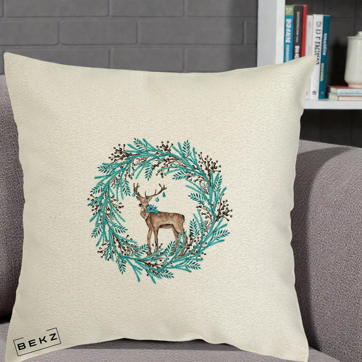 Perna Decorativa Coroana Turcoaz cu Ren, 40x40 cm, Ecru, Husa Detasabila, Perna, BEKZ®