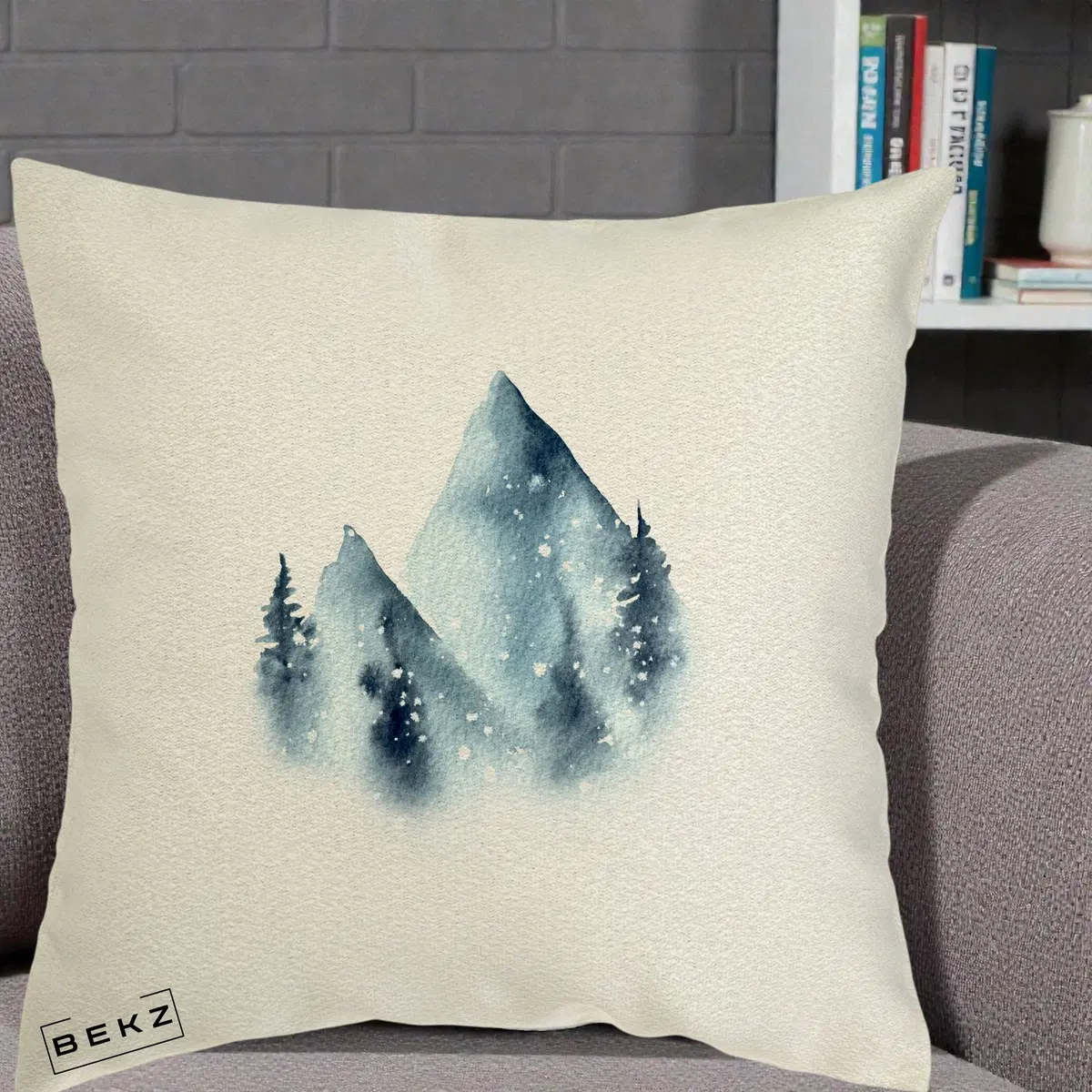Perna Decorativa Munti Inzapeziti Acuarela Indigo, 40x40 cm, Ecru, Husa Detasabila, Perna, BEKZ®