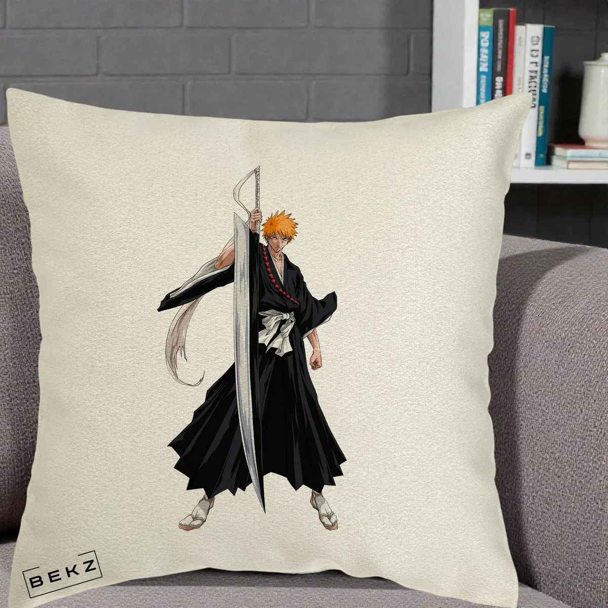 Perna Decorativa Bleach Ichigo Kurosaki Zangetsu, 40x40 cm, Ecru, Husa Detasabila, Perna, BEKZ®