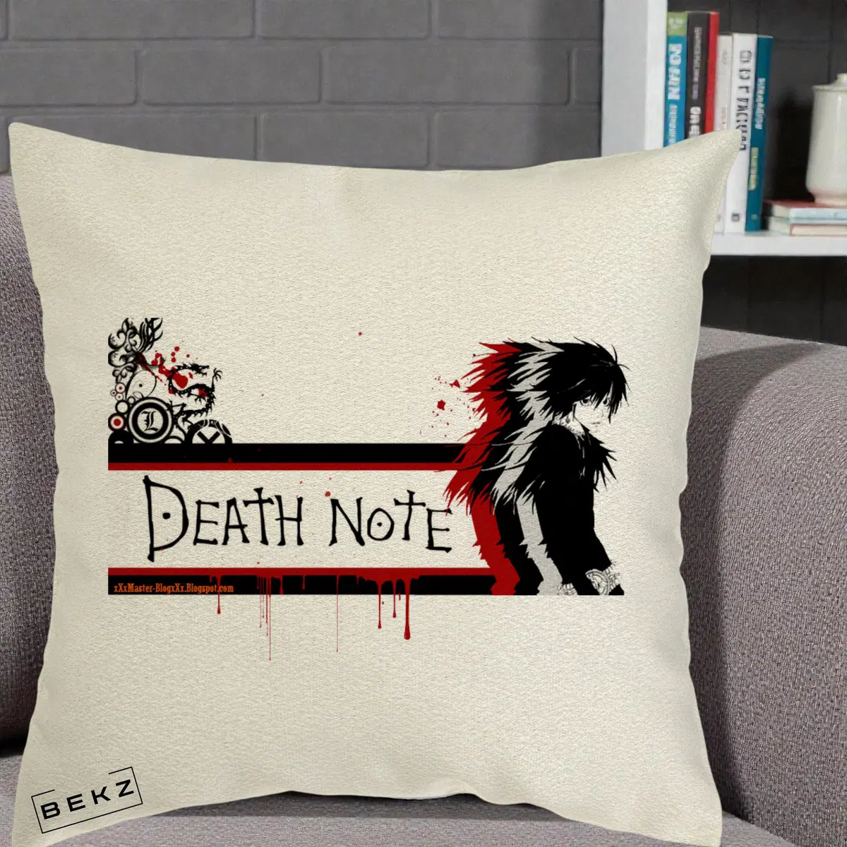 Perna Decorativa Death Note L Lawliet Rosu-Negru, 40x40 cm, Ecru, Husa Detasabila, Perna, BEKZ®