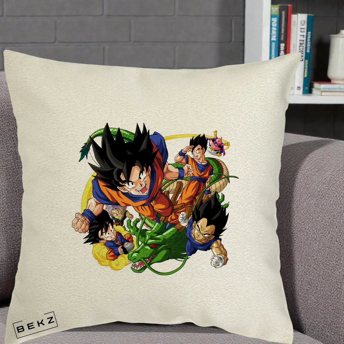 Perna Decorativa Dragon Ball Goku si Shenron Actiune, 40x40 cm, Ecru, Husa Detasabila, Perna, BEKZ®