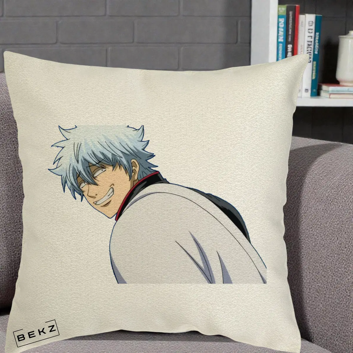 Perna Decorativa Gintama Gintoki Portret cu Zambet, 40x40 cm, Ecru, Husa Detasabila, Perna, BEKZ®