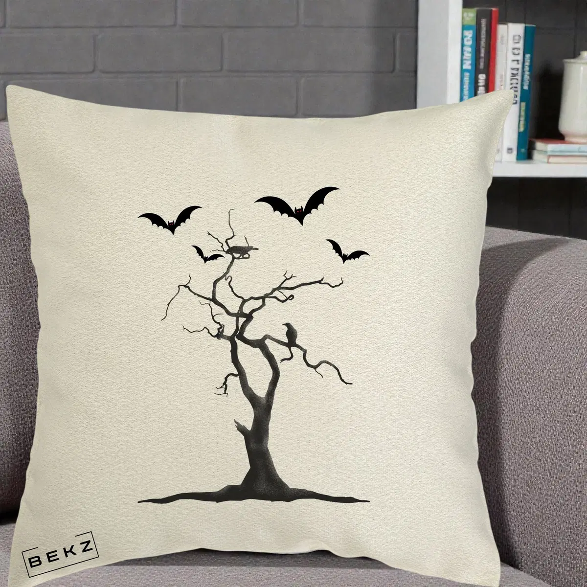 Perna Decorativa Halloween Copac cu Lilieci Alb-Negru, 40x40 cm, Ecru, Husa Detasabila, Perna, BEKZ®