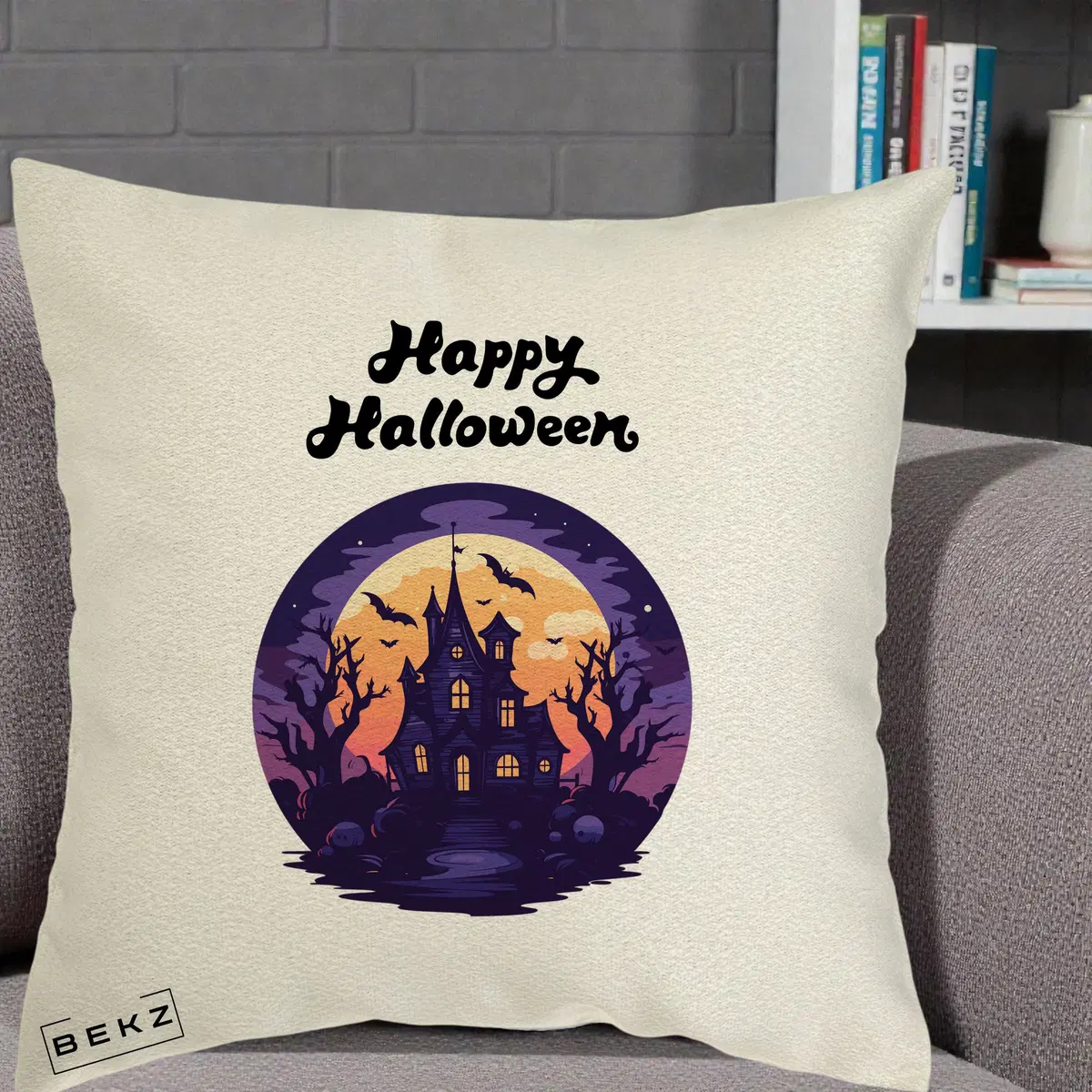 Perna Decorativa Happy Halloween Casa Bantuita Violet, 40x40 cm, Ecru, Husa Detasabila, Perna, BEKZ®