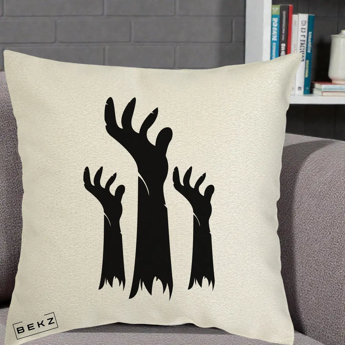 Perna Decorativa Halloween Maini Zombie Alb-Negru, 40x40 cm, Ecru, Husa Detasabila, Perna, BEKZ®