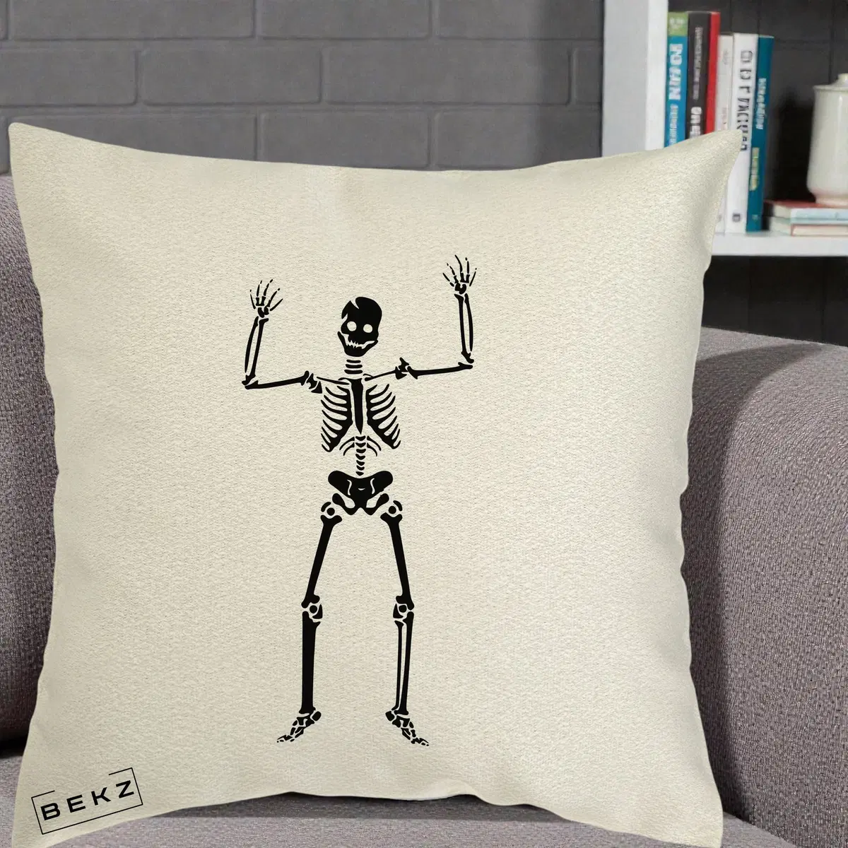 Perna Decorativa Halloween Schelet Dansator, 40x40 cm, Ecru, Husa Detasabila, Perna, BEKZ®