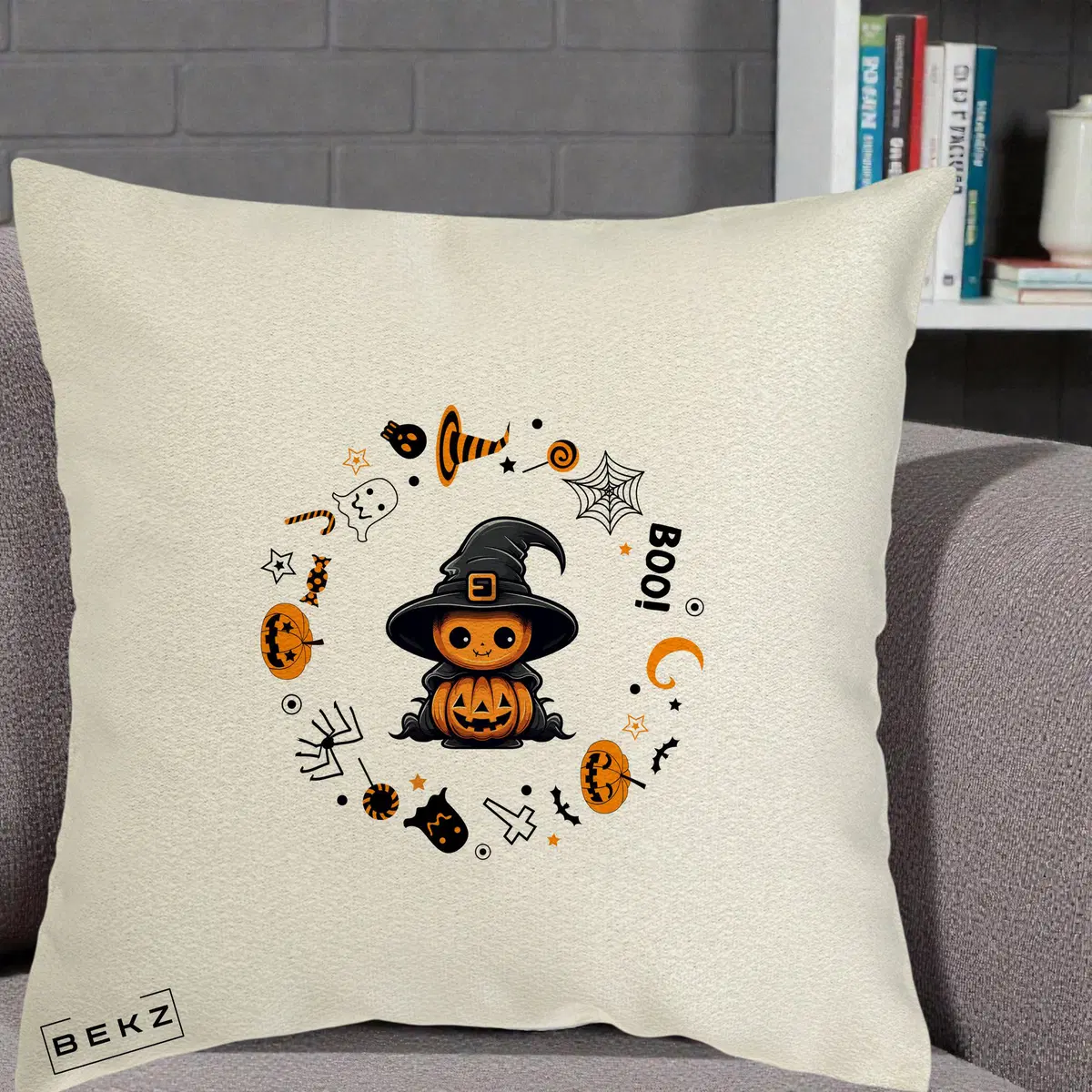Perna Decorativa Halloween Dovleac Vrajitor Boo cu Simboluri, 40x40 cm, Ecru, Husa Detasabila, Perna, BEKZ®
