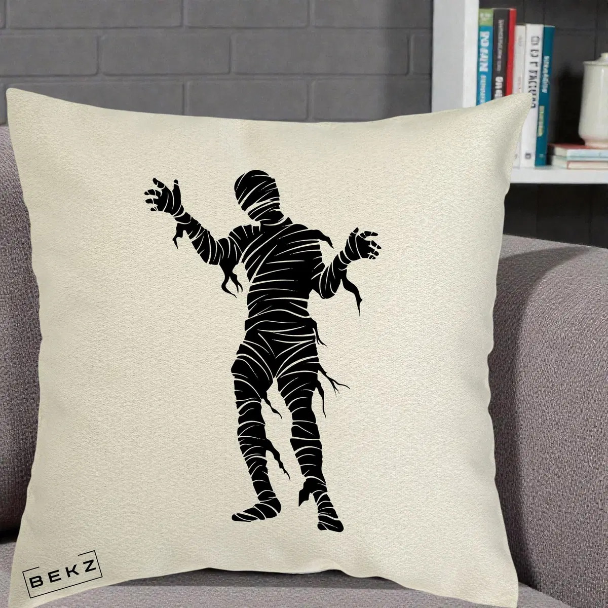 Perna Decorativa Mormii Infricosat Silueta Neagra Halloween, 40x40 cm, Ecru, Husa Detasabila, Perna, BEKZ®