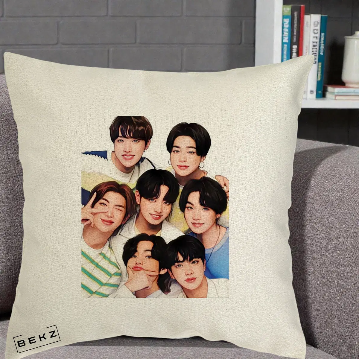 Perna Decorativa BTS Bangtan Boys Portret Grup Fanart, 40x40 cm, Ecru, Husa Detasabila, Perna, BEKZ®