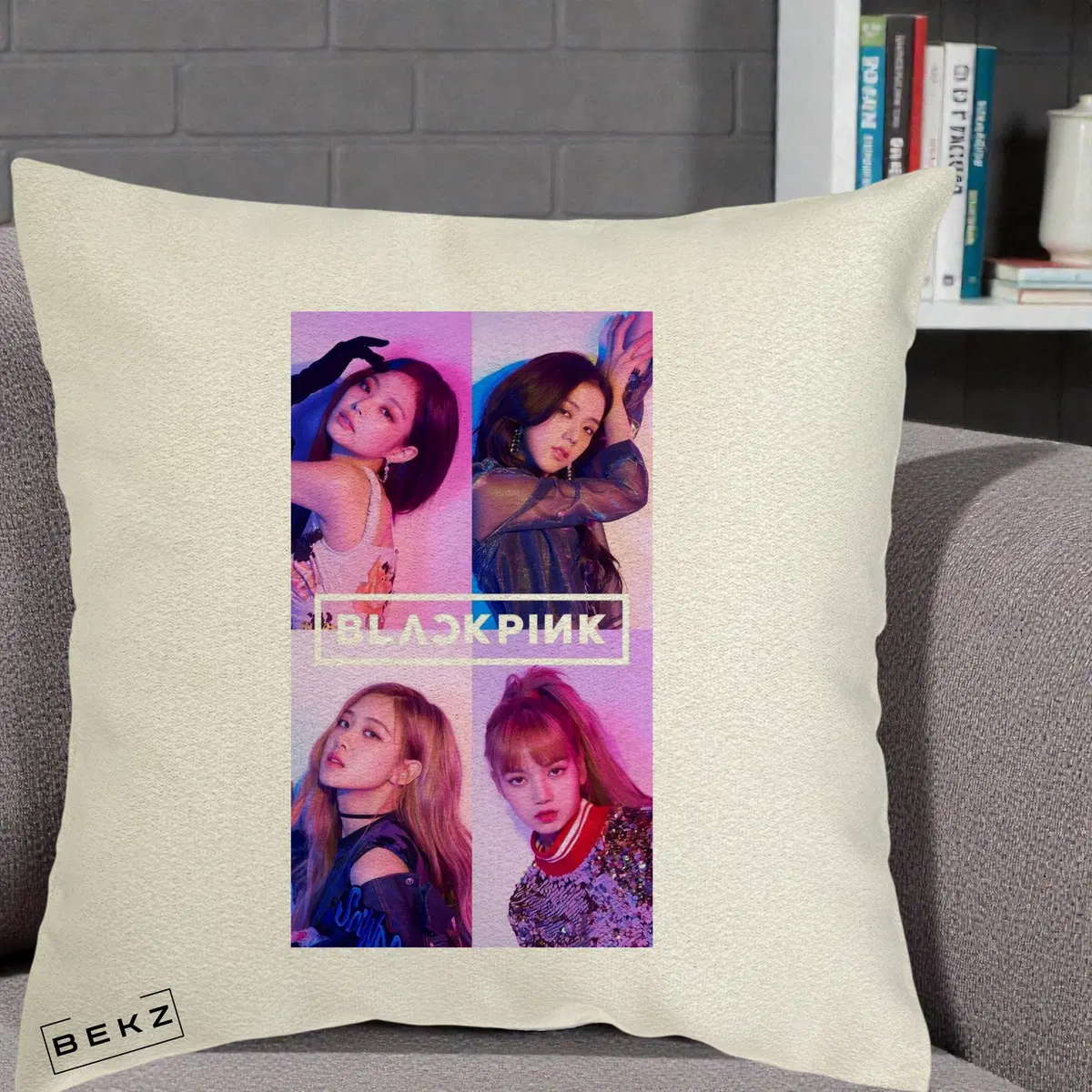 Perna Decorativa BLACKPINK Poster Colaj 4 Membre Violet Roz, 40x40 cm, Ecru, Husa Detasabila, Perna, BEKZ®