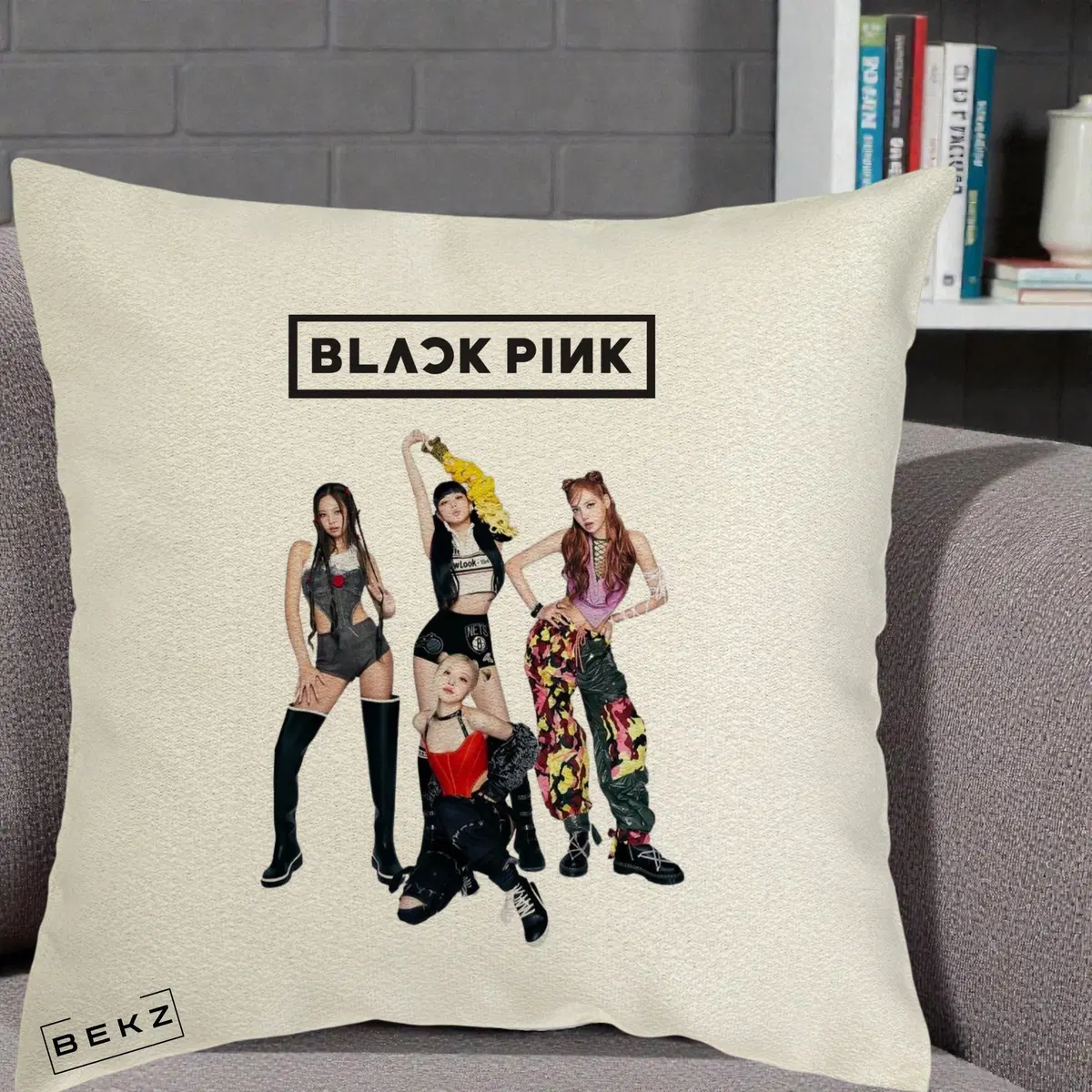 Perna Decorativa BLACKPINK Fotografie Grup Autografe Toate Membre, 40x40 cm, Ecru, Husa Detasabila, Perna, BEKZ®