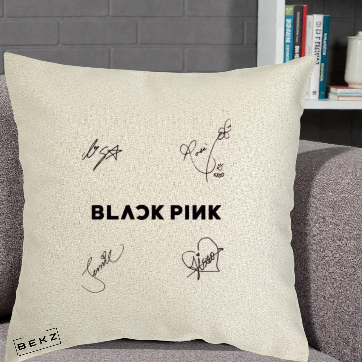 Perna Decorativa BLACKPINK Tinute Negre Grup Simplu Fara Logo, 40x40 cm, Ecru, Husa Detasabila, Perna, BEKZ®