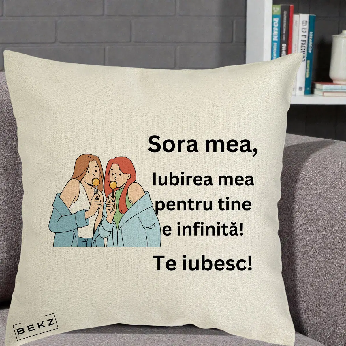 Perna Decorativa Sora Mea Te Iubesc Doua Fete Tinand Maini Zambet, 40x40 cm, Ecru, Husa Detasabila, Perna, BEKZ®