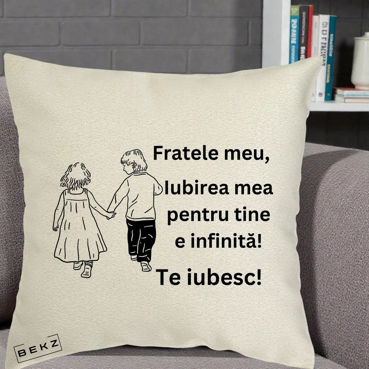 Perna Decorativa Fratele Meu Te Iubesc Copii Tinand Maini Varianta 2, 40x40 cm, Ecru, Husa Detasabila, Perna, BEKZ®