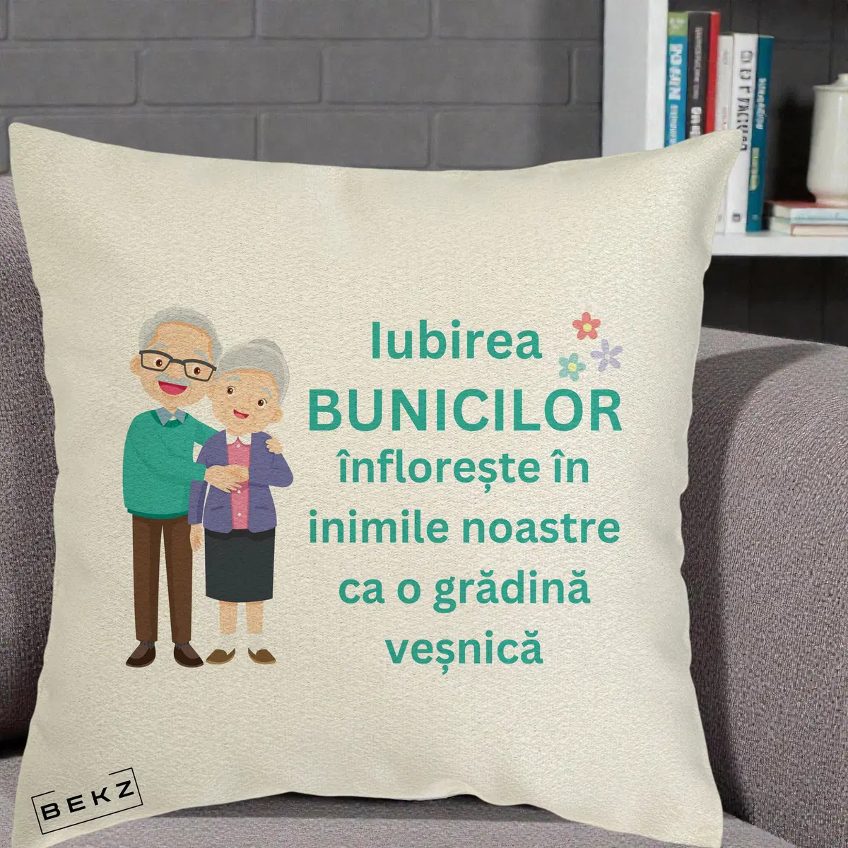 Perna Decorativa Bunicii Iubirea Infloreste Cuplu Senior Teal, 40x40 cm, Ecru, Husa Detasabila, Perna, BEKZ®