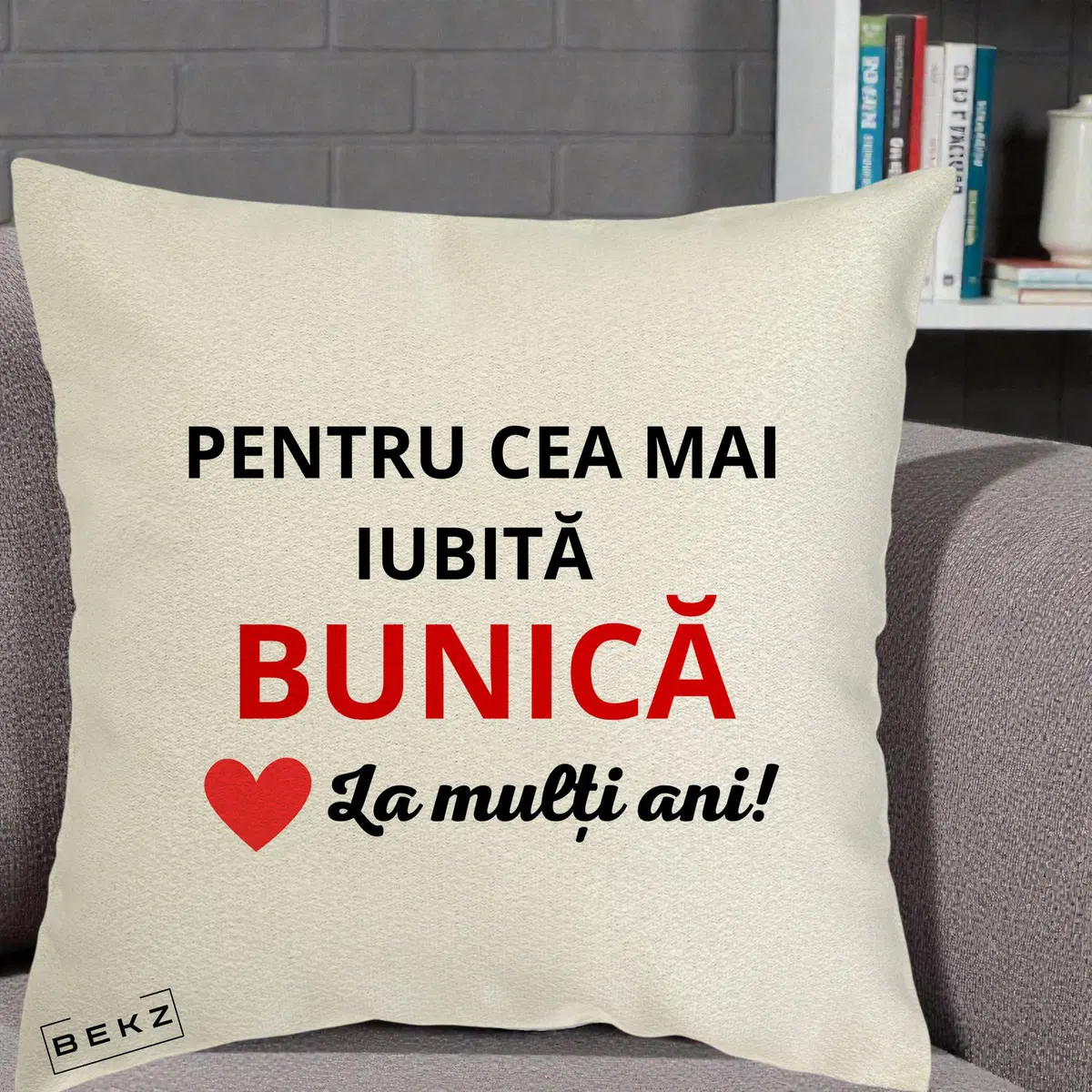 Perna Decorativa Pentru Cea Mai Iubita Bunica La Multi Ani Rosu, 40x40 cm, Ecru, Husa Detasabila, Perna, BEKZ®