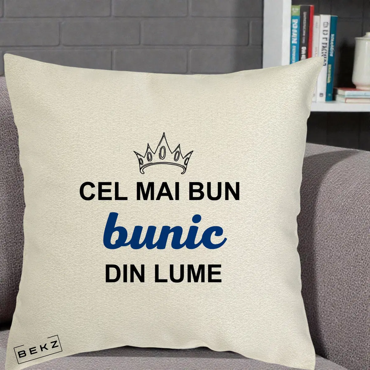 Perna Decorativa Cel Mai Bun Bunic Din Lume Coroana Albastra, 40x40 cm, Ecru, Husa Detasabila, Perna, BEKZ®