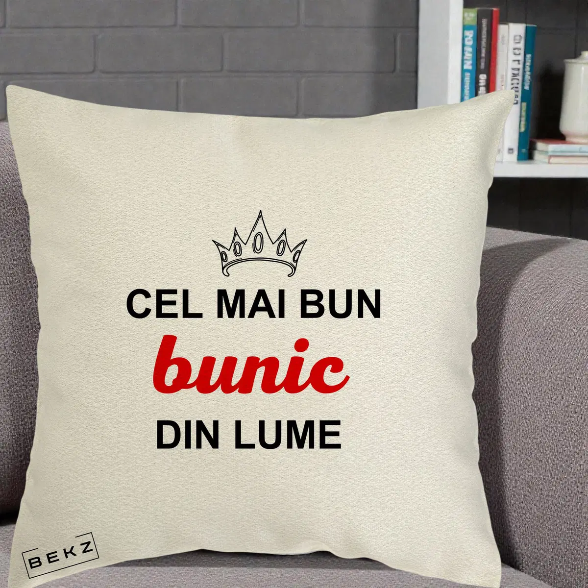 Perna Decorativa Cel Mai Bun Bunic Din Lume Coroana Rosu, 40x40 cm, Ecru, Husa Detasabila, Perna, BEKZ®